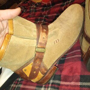 CAT BROWN STRAP BOOTS